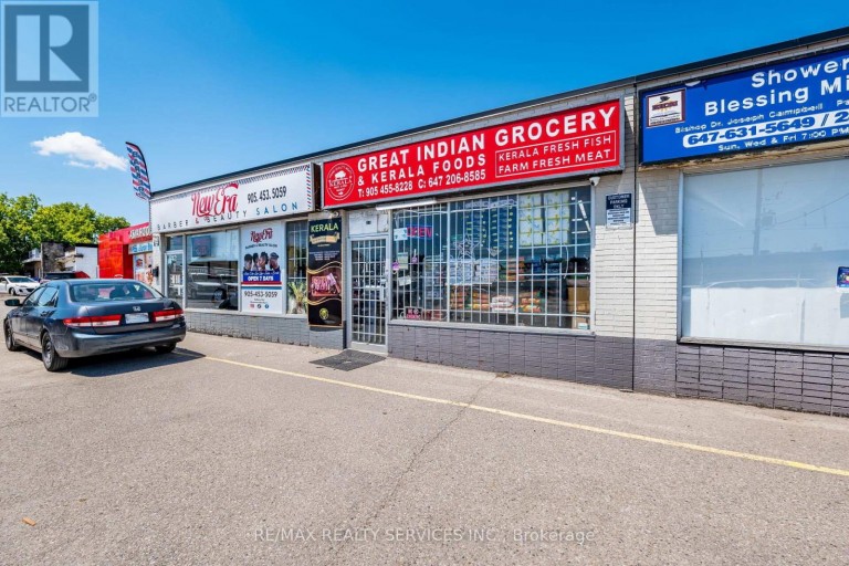 44 DEAN STREET, Brampton (Brampton East), Ontario, L6W1M6