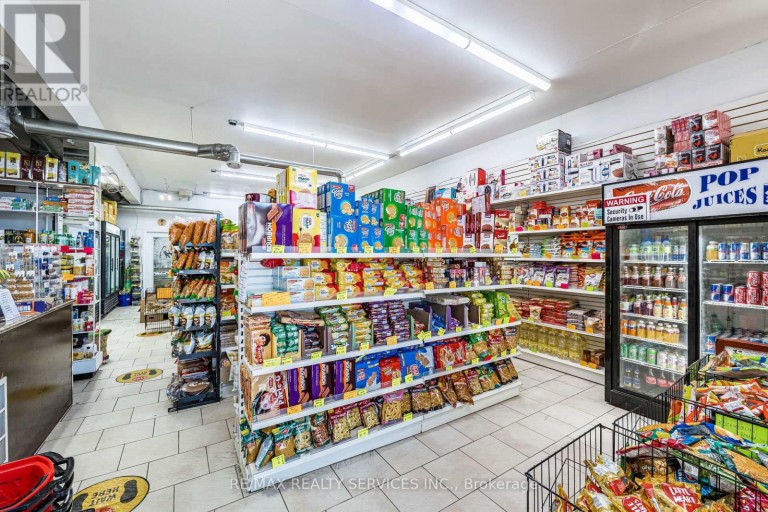 44 DEAN STREET, Brampton (Brampton East), Ontario, L6W1M6