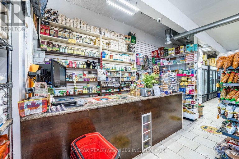 44 DEAN STREET, Brampton (Brampton East), Ontario, L6W1M6
