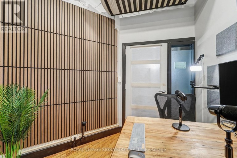 OFFICE D - 259 DANFORTH AVENUE, Toronto (North Riverdale), Ontario, M4K2X4