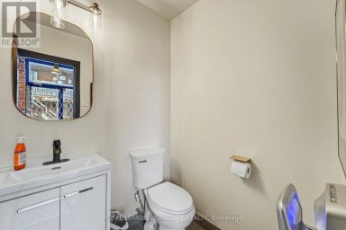 OFFICE D - 259 DANFORTH AVENUE Toronto (North Riverdale) Ontario photo 21