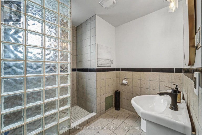 OFFICE D - 259 DANFORTH AVENUE, Toronto (North Riverdale), Ontario, M4K2X4