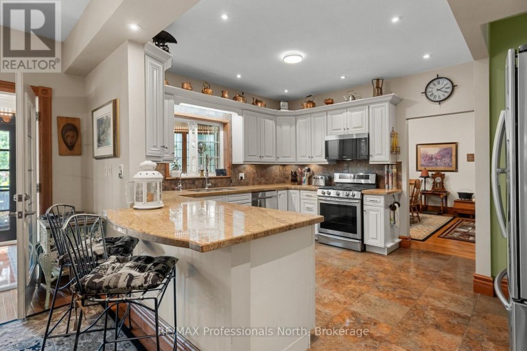 22 KNOWLES CRESCENT E, Seguin, Ontario, P0C1J0