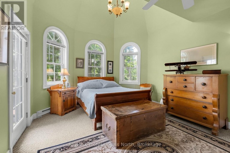 22 KNOWLES CRESCENT E, Seguin, Ontario, P0C1J0