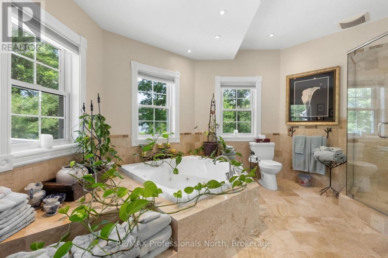 22 KNOWLES CRESCENT E, Seguin, Ontario, P0C1J0