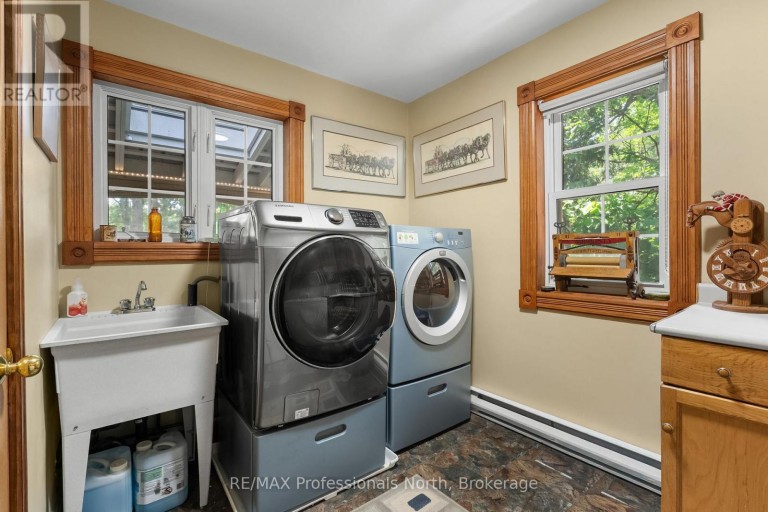 22 KNOWLES CRESCENT E, Seguin, Ontario, P0C1J0