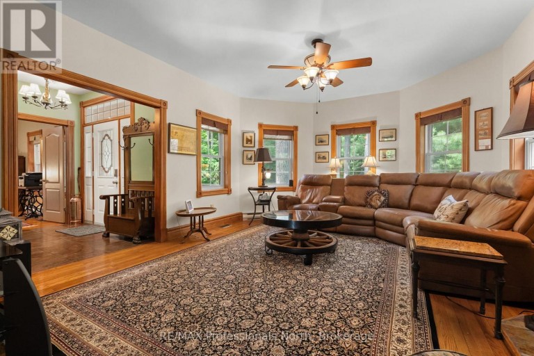 22 KNOWLES CRESCENT E, Seguin, Ontario, P0C1J0