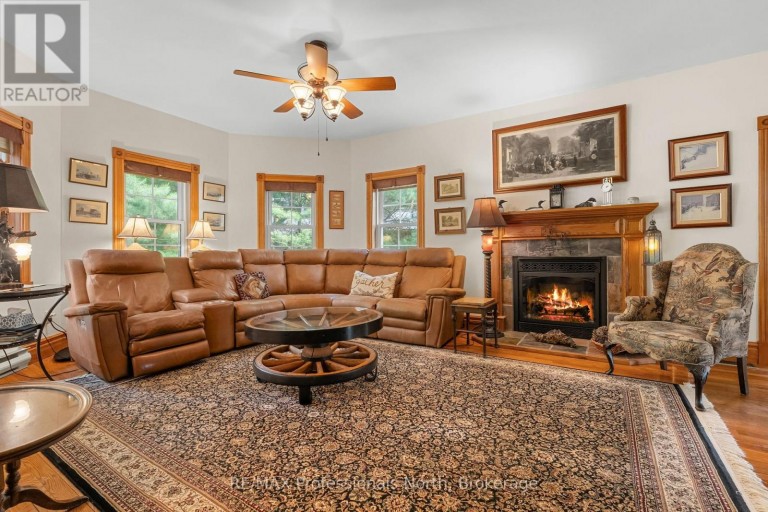 22 KNOWLES CRESCENT E, Seguin, Ontario, P0C1J0