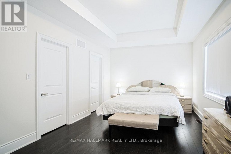25 KENTLEDGE AVENUE, East Gwillimbury (Holland Landing), Ontario, L9N0W3