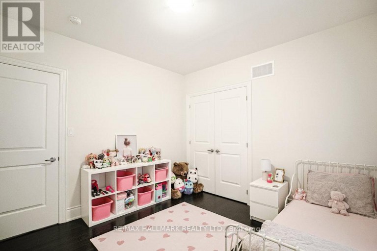 25 KENTLEDGE AVENUE, East Gwillimbury (Holland Landing), Ontario, L9N0W3