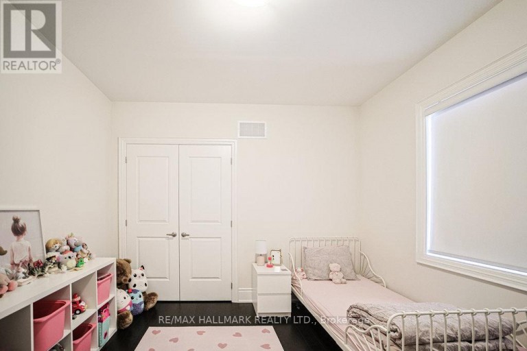 25 KENTLEDGE AVENUE, East Gwillimbury (Holland Landing), Ontario, L9N0W3