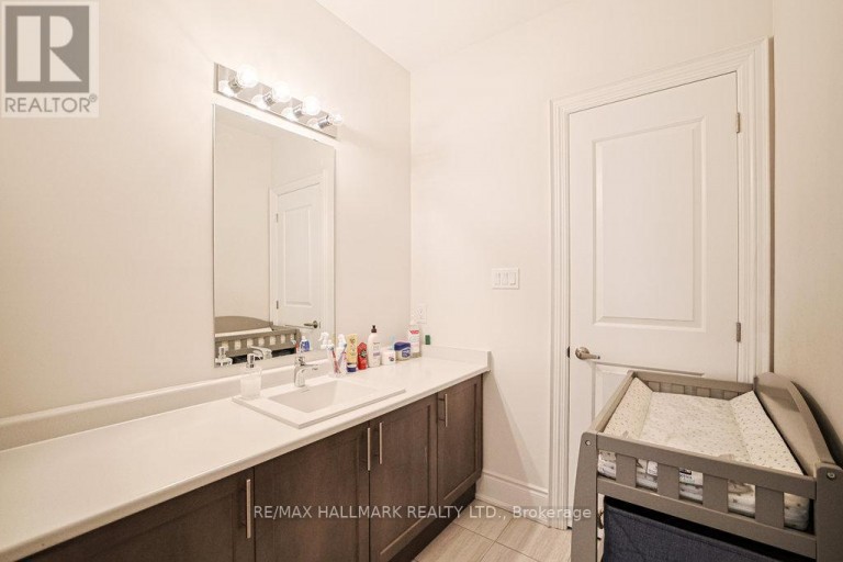 25 KENTLEDGE AVENUE, East Gwillimbury (Holland Landing), Ontario, L9N0W3