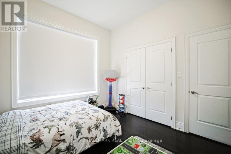 25 KENTLEDGE AVENUE, East Gwillimbury (Holland Landing), Ontario, L9N0W3
