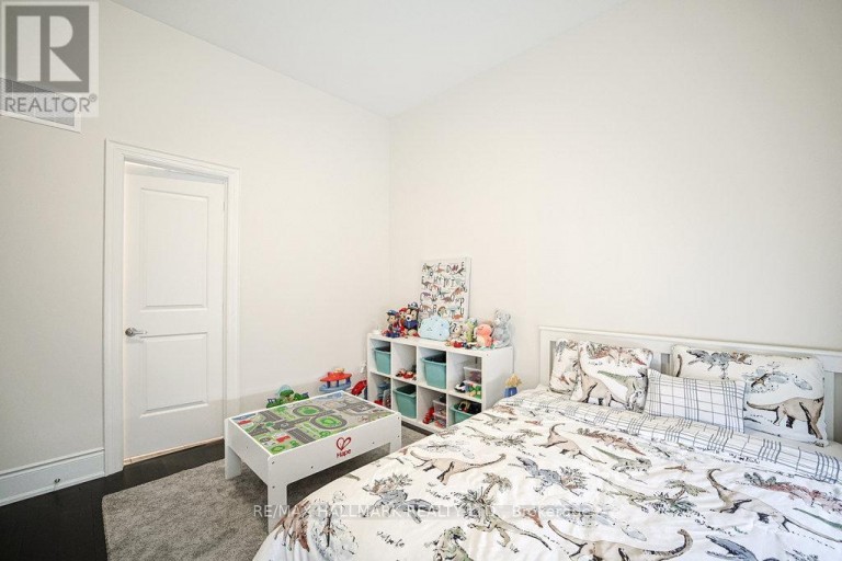 25 KENTLEDGE AVENUE, East Gwillimbury (Holland Landing), Ontario, L9N0W3