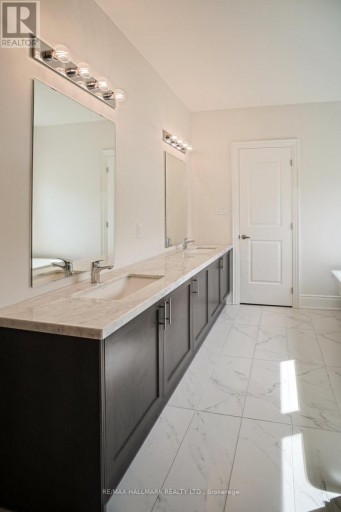 25 KENTLEDGE AVENUE, East Gwillimbury (Holland Landing), Ontario, L9N0W3