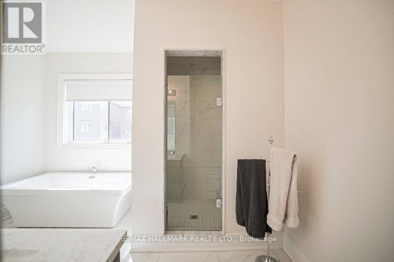 25 KENTLEDGE AVENUE, East Gwillimbury (Holland Landing), Ontario, L9N0W3