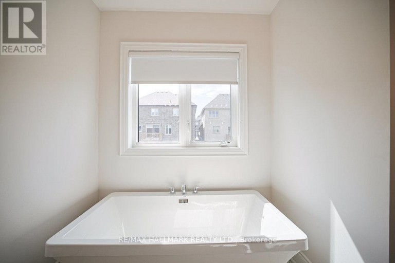 25 KENTLEDGE AVENUE, East Gwillimbury (Holland Landing), Ontario, L9N0W3