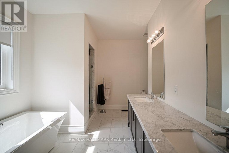 25 KENTLEDGE AVENUE, East Gwillimbury (Holland Landing), Ontario, L9N0W3