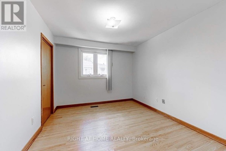 9 CHALET (UPPER) ROAD, Toronto (Pleasant View), Ontario, M2J3V4