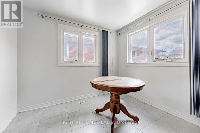 9 CHALET (UPPER) ROAD, Toronto (Pleasant View), Ontario, M2J3V4