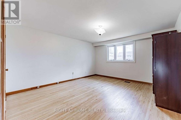 9 CHALET (UPPER) ROAD, Toronto (Pleasant View), Ontario, M2J3V4