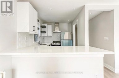 2 - 237 LAKESHORE ROAD E Mississauga (Port Credit) Ontario photo 4