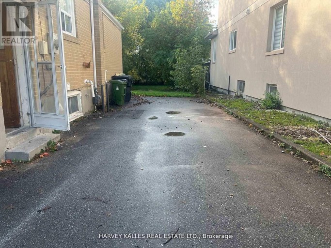BSMT - 113 MCALLISTER ROAD, Toronto (Clanton Park), Ontario, M3H2N3