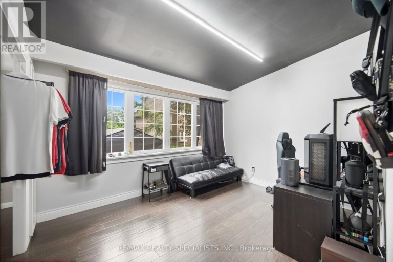 709 QUEENSWAY W, Mississauga (Erindale), Ontario, L5C1A7