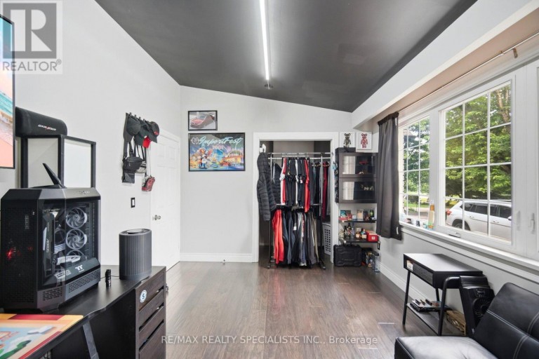 709 QUEENSWAY W, Mississauga (Erindale), Ontario, L5C1A7