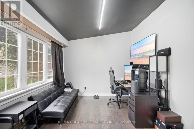 709 QUEENSWAY W, Mississauga (Erindale), Ontario, L5C1A7