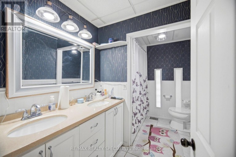 709 QUEENSWAY W, Mississauga (Erindale), Ontario, L5C1A7