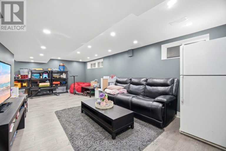 709 QUEENSWAY W, Mississauga (Erindale), Ontario, L5C1A7