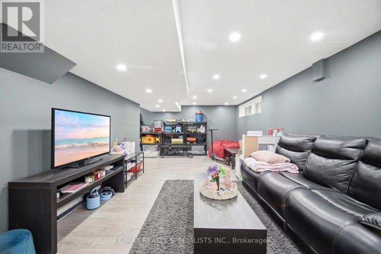 709 QUEENSWAY W, Mississauga (Erindale), Ontario, L5C1A7