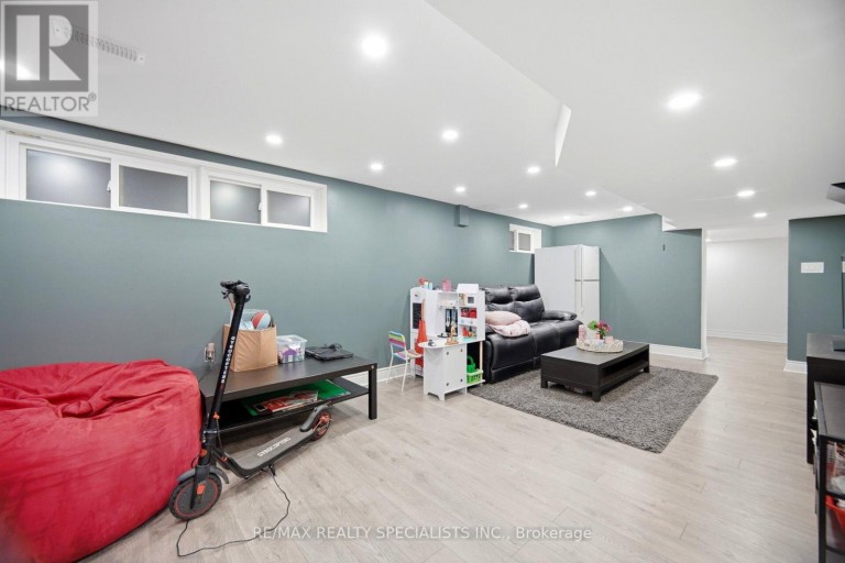 709 QUEENSWAY W, Mississauga (Erindale), Ontario, L5C1A7