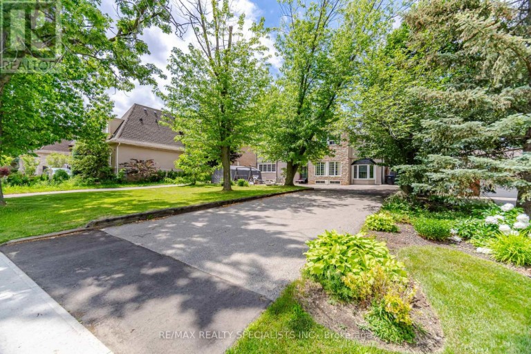 709 QUEENSWAY W, Mississauga (Erindale), Ontario, L5C1A7