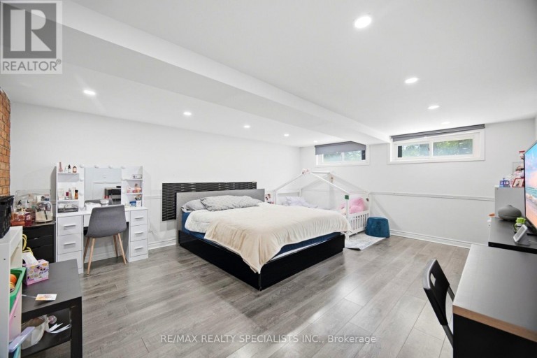 709 QUEENSWAY W, Mississauga (Erindale), Ontario, L5C1A7