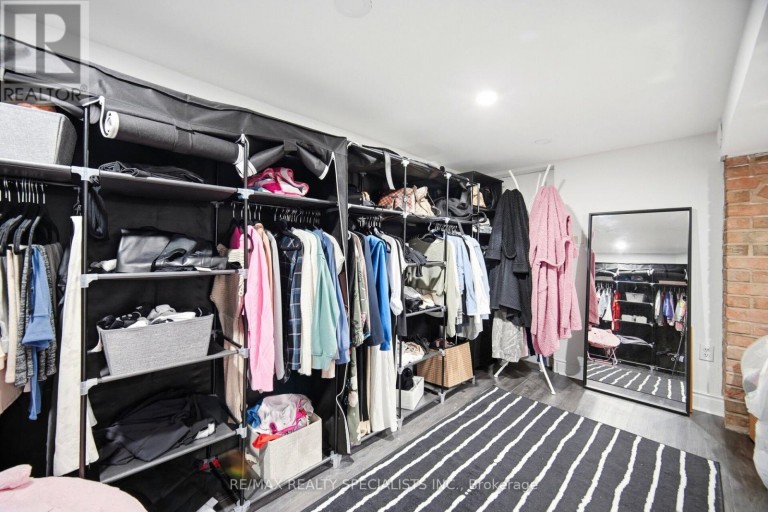 709 QUEENSWAY W, Mississauga (Erindale), Ontario, L5C1A7