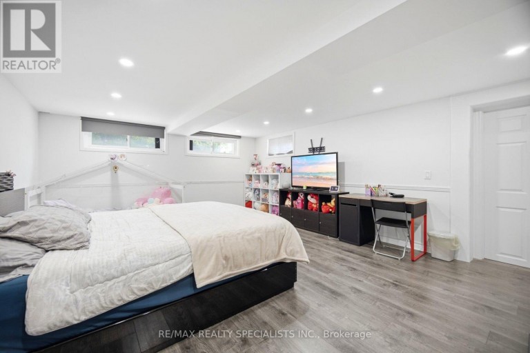 709 QUEENSWAY W, Mississauga (Erindale), Ontario, L5C1A7