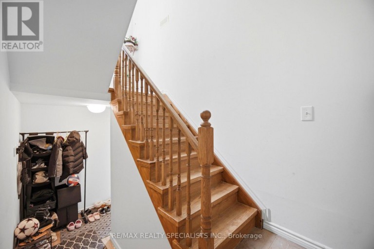 709 QUEENSWAY W, Mississauga (Erindale), Ontario, L5C1A7
