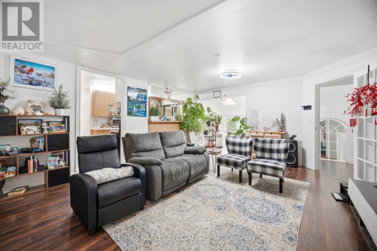 709 QUEENSWAY W, Mississauga (Erindale), Ontario, L5C1A7