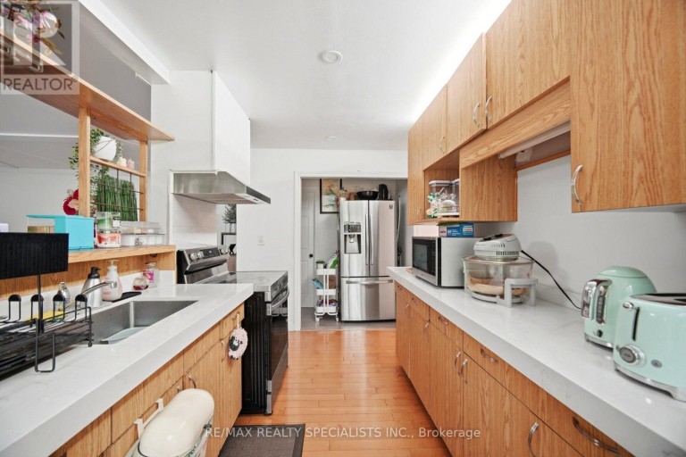 709 QUEENSWAY W, Mississauga (Erindale), Ontario, L5C1A7