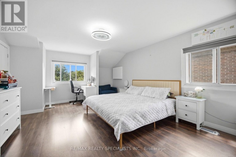 709 QUEENSWAY W, Mississauga (Erindale), Ontario, L5C1A7