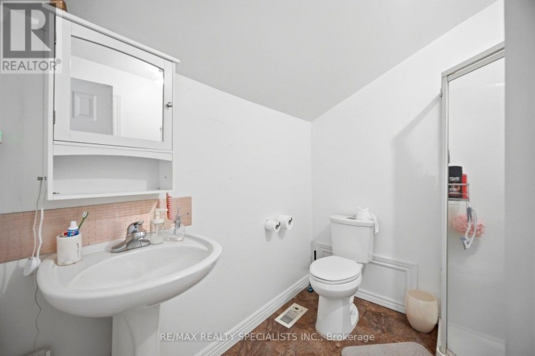 709 QUEENSWAY W, Mississauga (Erindale), Ontario, L5C1A7