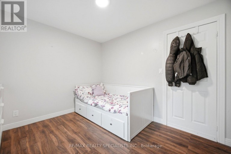 709 QUEENSWAY W, Mississauga (Erindale), Ontario, L5C1A7