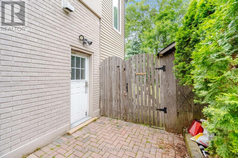 709 QUEENSWAY W, Mississauga (Erindale), Ontario, L5C1A7