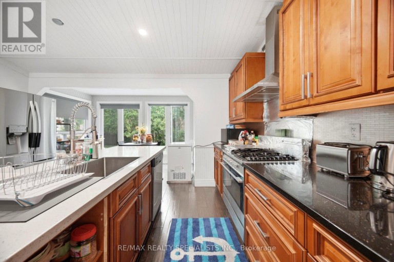 709 QUEENSWAY W, Mississauga (Erindale), Ontario, L5C1A7