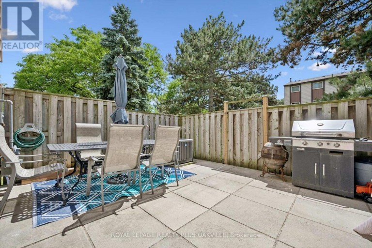 37 - 1221 DUNDIX ROAD, Mississauga (Applewood), Ontario, L4Y3Y9