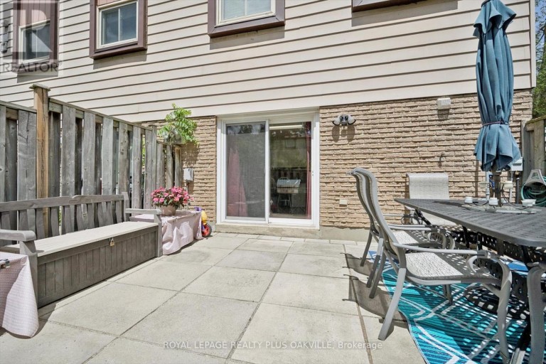 37 - 1221 DUNDIX ROAD, Mississauga (Applewood), Ontario, L4Y3Y9