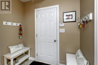 7 COLLSHIP LANE Collingwood Ontario photo 24