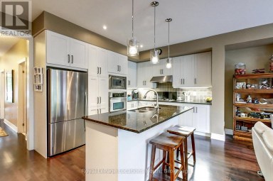 7 COLLSHIP LANE Collingwood Ontario photo 6